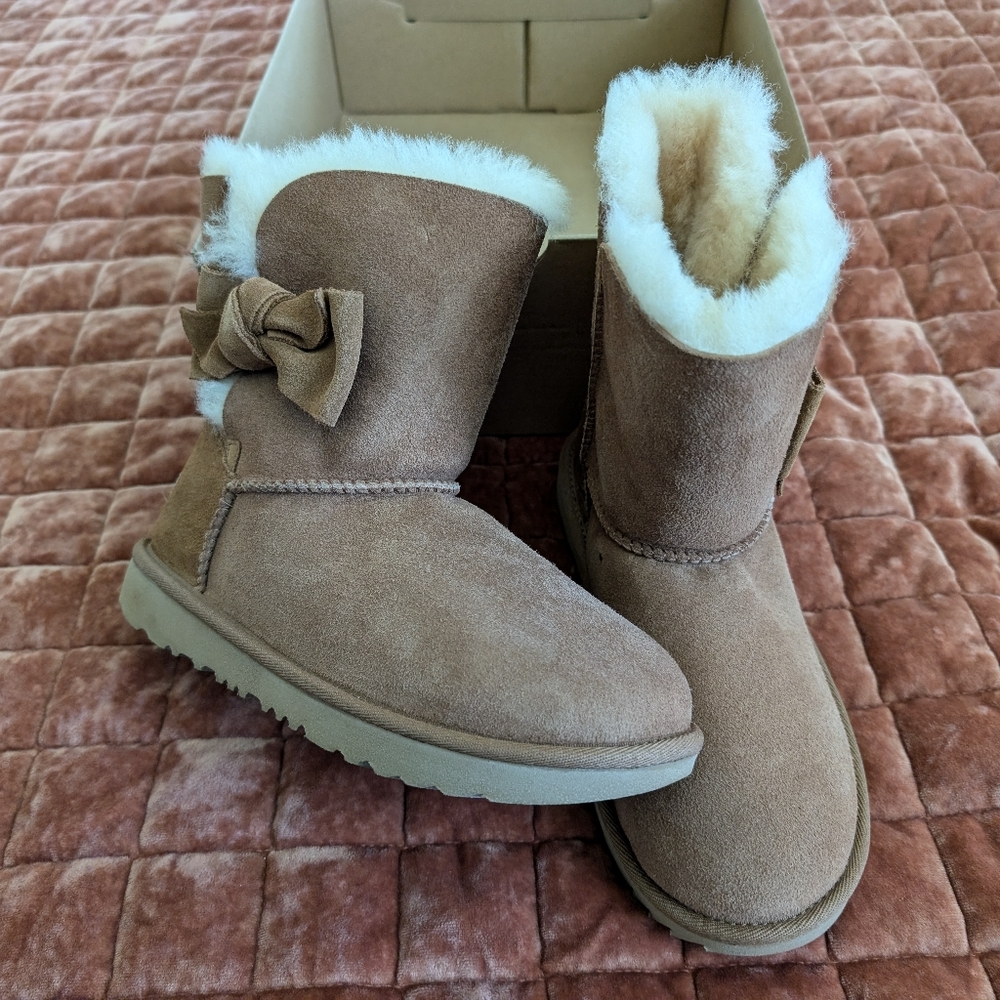 UGG Size 4 Tan Boots